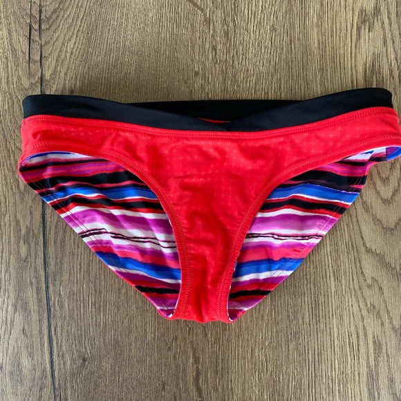 NWOT! Nike Reversible Bathing Suit Bottoms - Picture 2 of 7